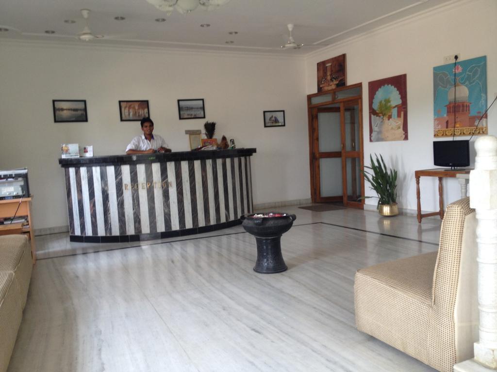 Hotel Isabel Palace Khajuraho Exterior photo