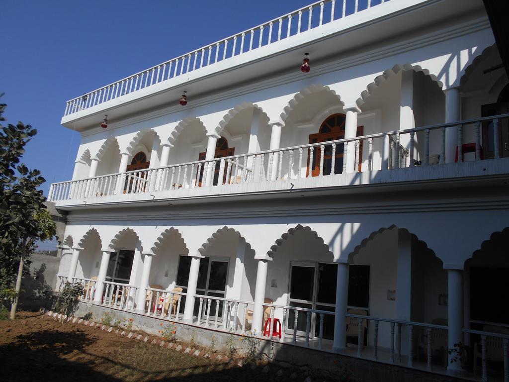 Hotel Isabel Palace Khajuraho Exterior photo