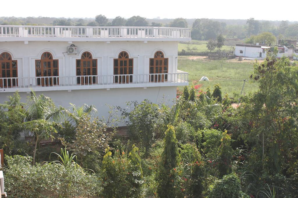 Hotel Isabel Palace Khajuraho Exterior photo